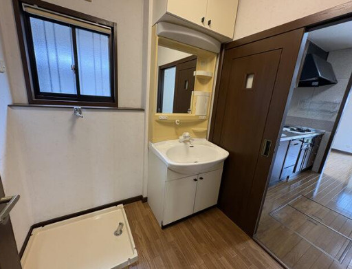 富士市今泉の中古一戸建の独立洗面台