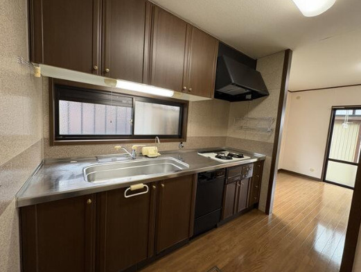 富士市今泉の中古一戸建のキッチン