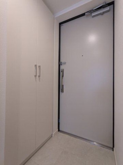 【玄関】 | ケイディーエックスレジデンス原木中山 | 参考写真（同物件別部屋）