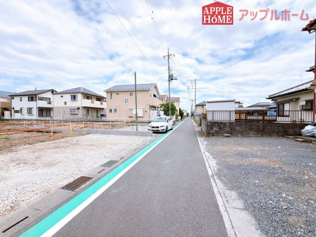[新築住宅] 熊谷市拾六間 第7 全2棟の前面道路含む現地写真