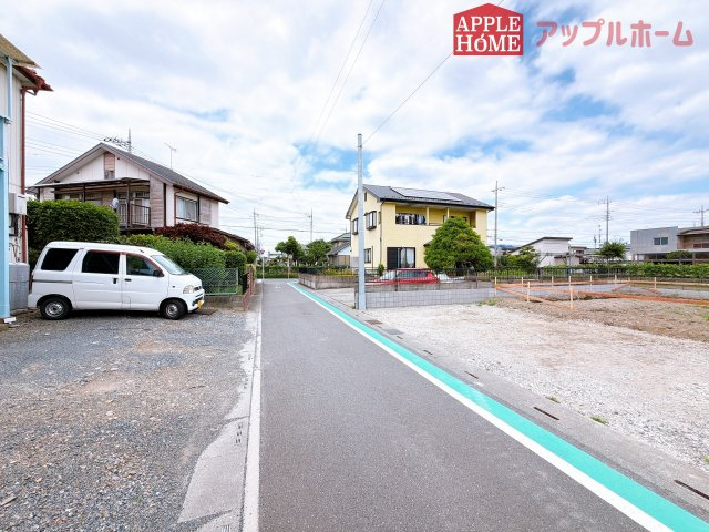 [新築住宅] 熊谷市拾六間 第7 全2棟の前面道路含む現地写真