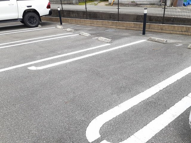 ファイン　コルソⅤの駐車場