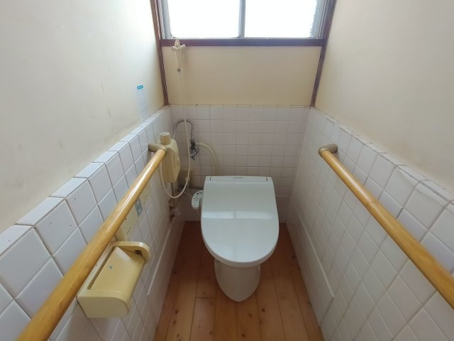 原分町一戸建のトイレ