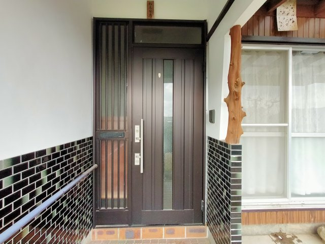 原分町一戸建の玄関