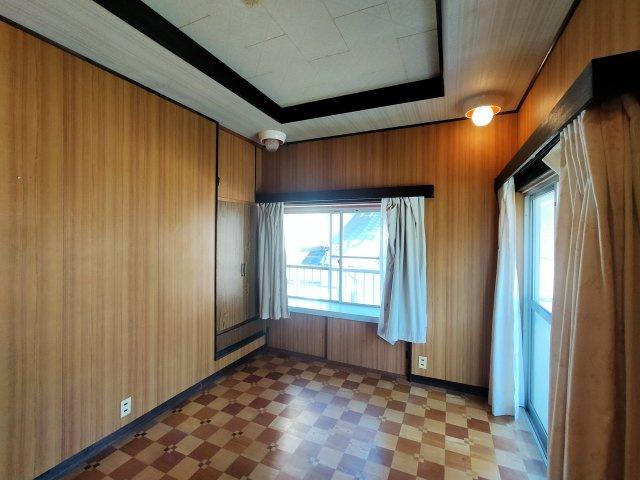 原分町一戸建の洋室