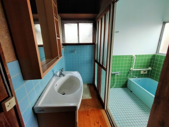 原分町一戸建の独立洗面台