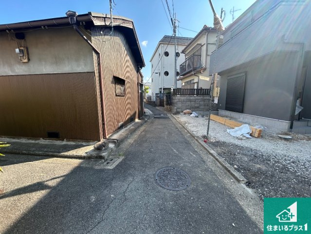 堺市東区日置荘西町　新築一戸建ての前面道路含む現地写真|現在建築中！落ち着いた街並みで新生活を始めることが出来そう！周辺の物件も併せてご紹介させて頂きます！