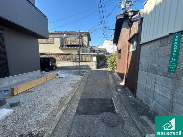 堺市東区日置荘西町　新築一戸建ての前面道路含む現地写真|現在建築中！落ち着いた街並みで新生活を始めることが出来そう！周辺の物件も併せてご紹介させて頂きます！