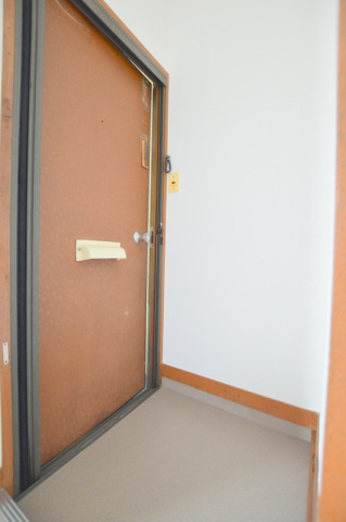 大原マンションの玄関