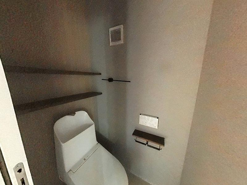 高知市大津乙　中古戸建てのトイレ