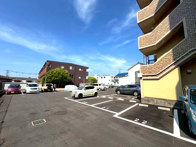 グランシャリオの駐車場