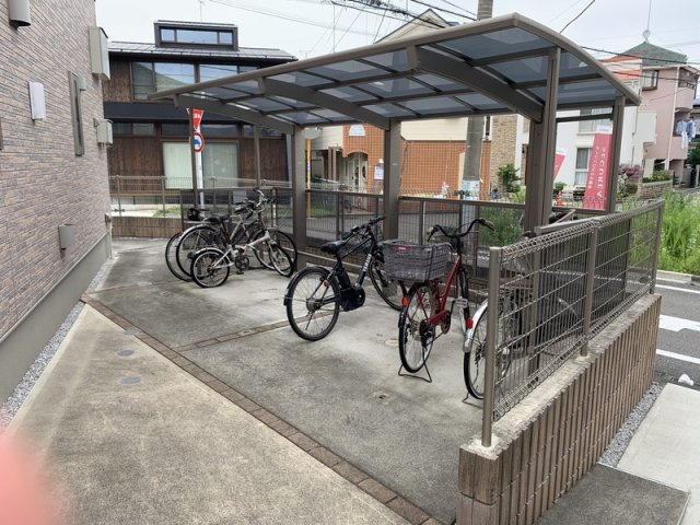 ラベルヴィ聖蹟A棟の駐車場