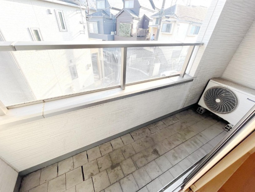 ラベルヴィ聖蹟A棟のバルコニー|※別号室参考写真です