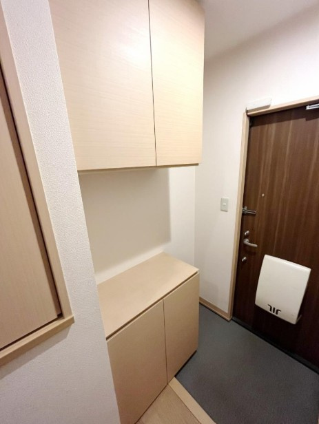 ラベルヴィ聖蹟A棟の玄関|※別号室参考写真です