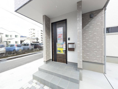 【玄関】 | 【川内2丁目No.1】18帖の広いLDKと4つの洋室♪子育て応援の省エネ住宅