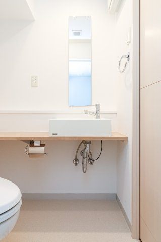 サヴォイフェアリーパーク　10階の洗面所|別号室のものです。現状優先になります。
※床・設備の色はお部屋によって異なります。