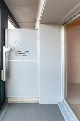 サヴォイフェアリーパーク　10階のバルコニー|別号室のものです。現状優先になります。
※床・設備の色はお部屋によって異なります。
