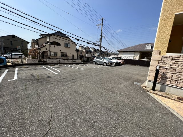 ラッフィナート・カーサ七番館の駐車場