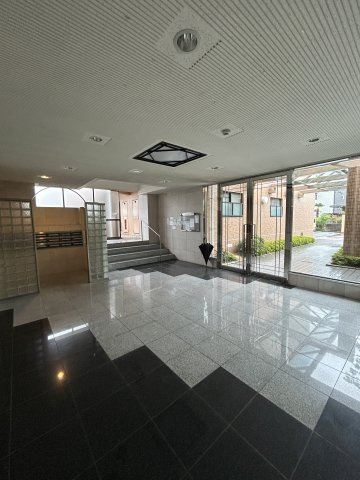 グランデール塚口のロビー
