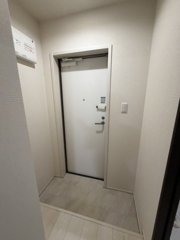フジパレス須磨鷹取Ⅴ番館の玄関