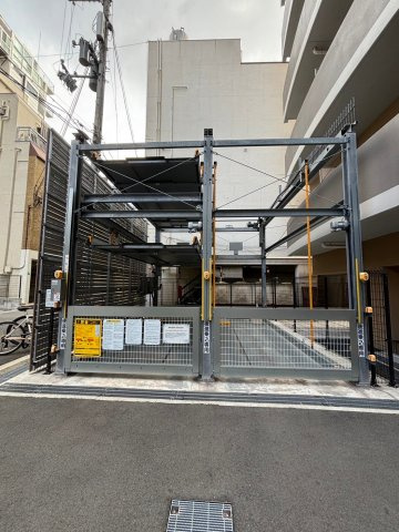 セレニテ桜川駅前プリエの駐車場