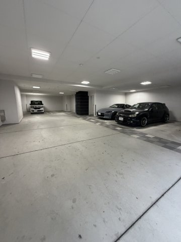プランドール　コート神戸の駐車場