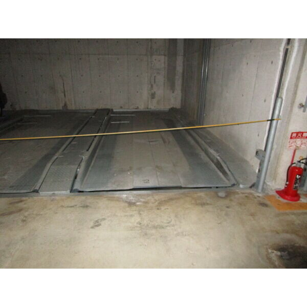 ロイヤル芦屋翠ヶ丘の駐車場