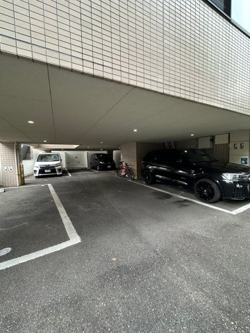 セルフィーユ今川の駐車場