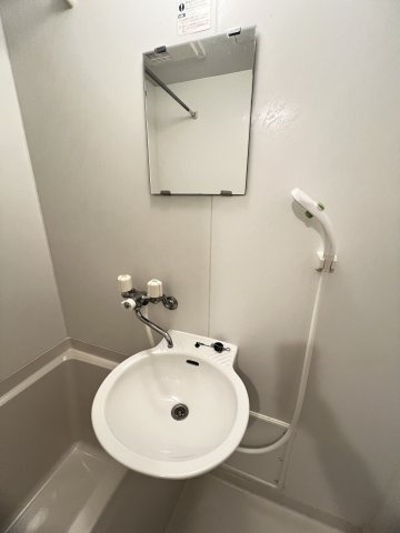 レオパレスル コントワールⅥの洗面所