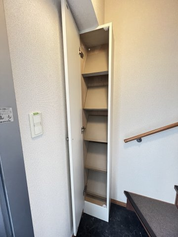 レオパレスクレスト御影の収納