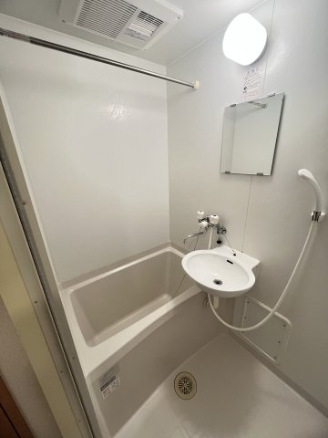 レオパレスクレスト御影の浴室