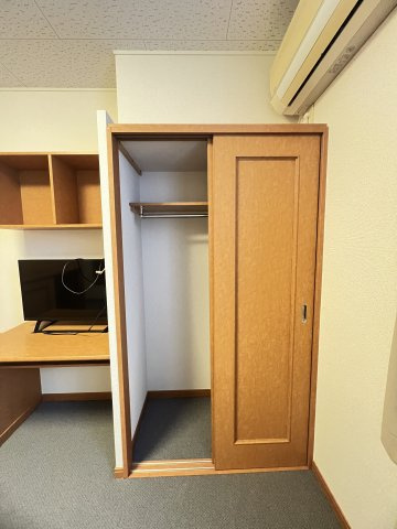 レオパレスクレスト御影の収納
