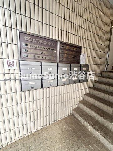 サン＆フラワービルのエントランス|毎日通るエントランスはこのようになっています