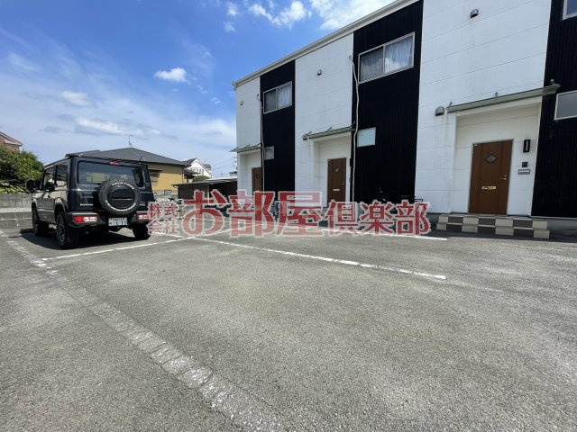 しおんの駐車場|車をお持ちの方に嬉しい駐車場付きの物件です
