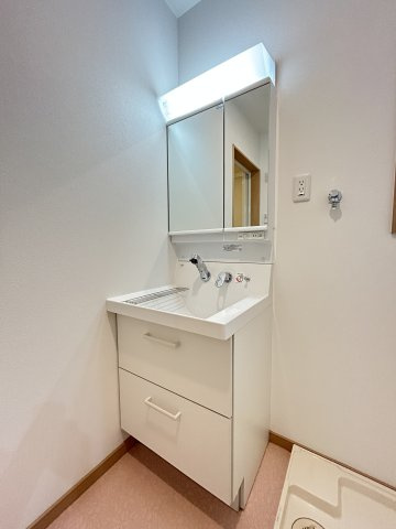 宝生町貸家の独立洗面台