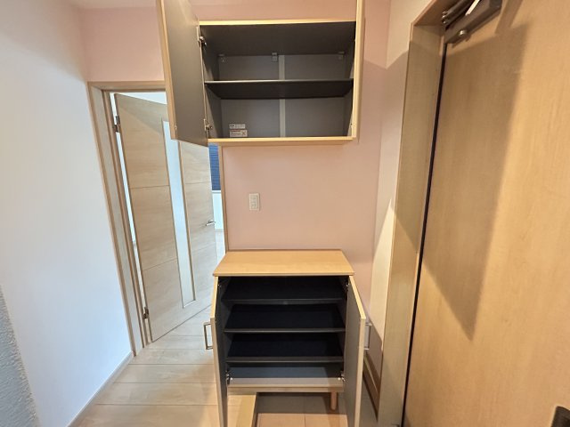 宝生町貸家の玄関