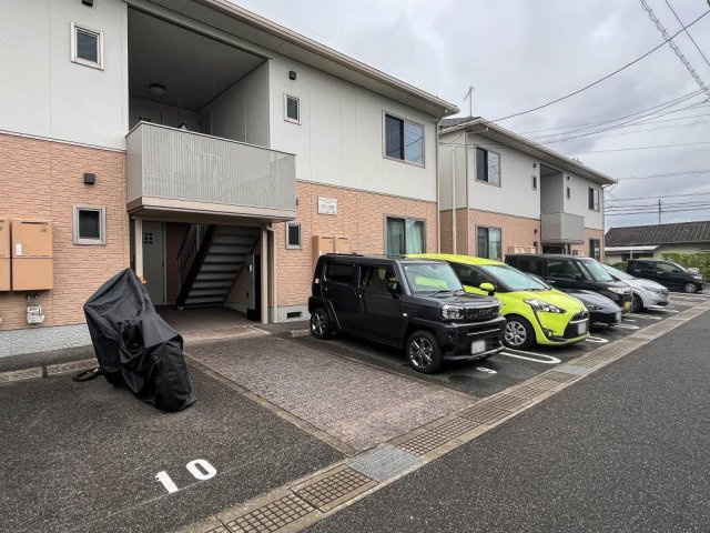 クレール藤 Ｂ棟の駐車場