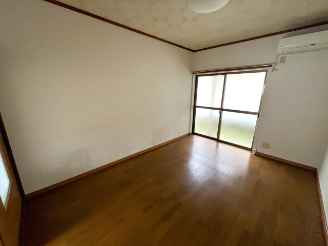 茨木貸アパートの洋室