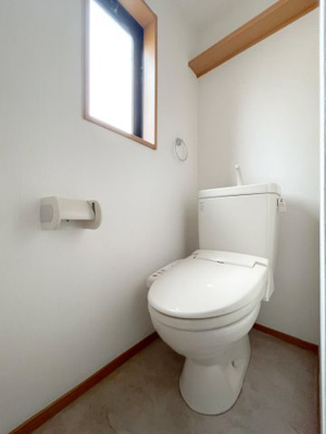 【トイレ】 | ピュア箱崎東七番館 | 落ち着いた色調のトイレです※写真は類似です