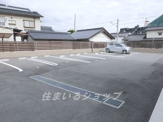 メゾンひかりの駐車場