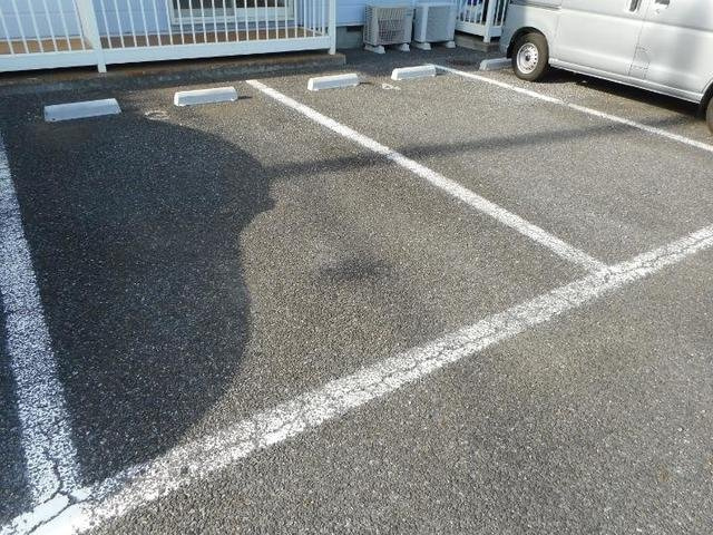 ラフィーネ　木下の駐車場|駐車場があるので、車を買う予定の方も安心です