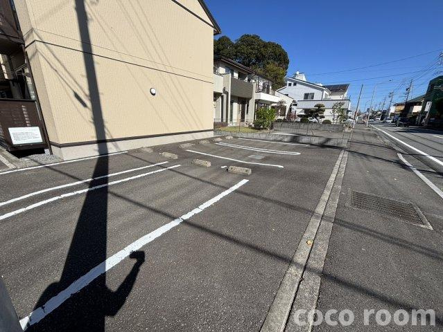 ペニーロイヤルの駐車場