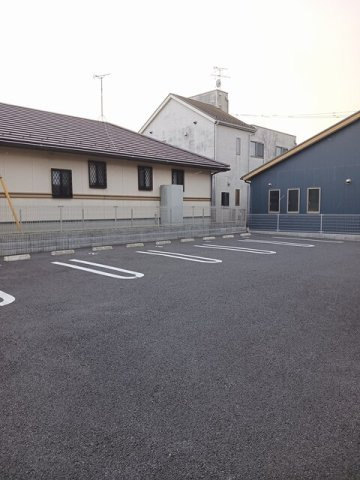 アルベロの駐車場|車をお持ちの方に嬉しい駐車場付きの物件です