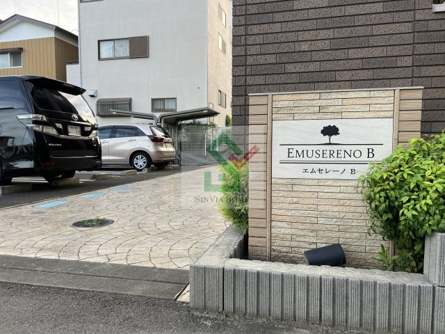 エムセレーノBのエントランス