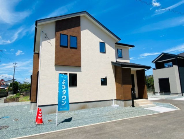 よかタウン／菊池郡菊陽町大字原水4期／１号棟の前面道路含む現地写真