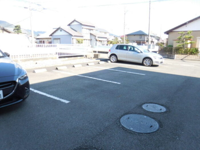 デルニエⅤの駐車場