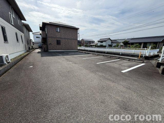 デルニエⅤの駐車場