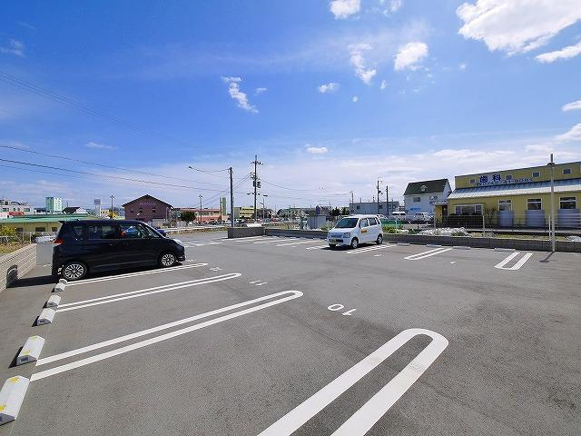 ディアコート（押熊町）の駐車場|カースペースがあります