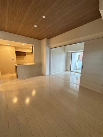 MODERN ASPIRATION平尾駅前の居間・リビング