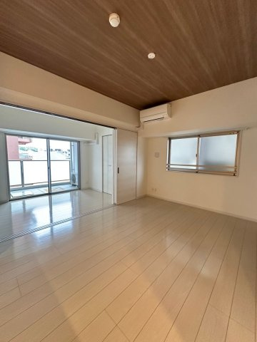 MODERN ASPIRATION平尾駅前の居間・リビング